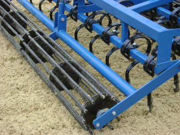 Close up of 6'6" wide tractor mounted Super Leveller, showing split roller