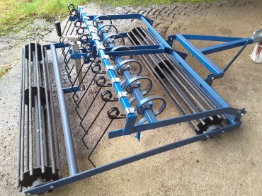 Multi leveller with cultivator tines and spring tines